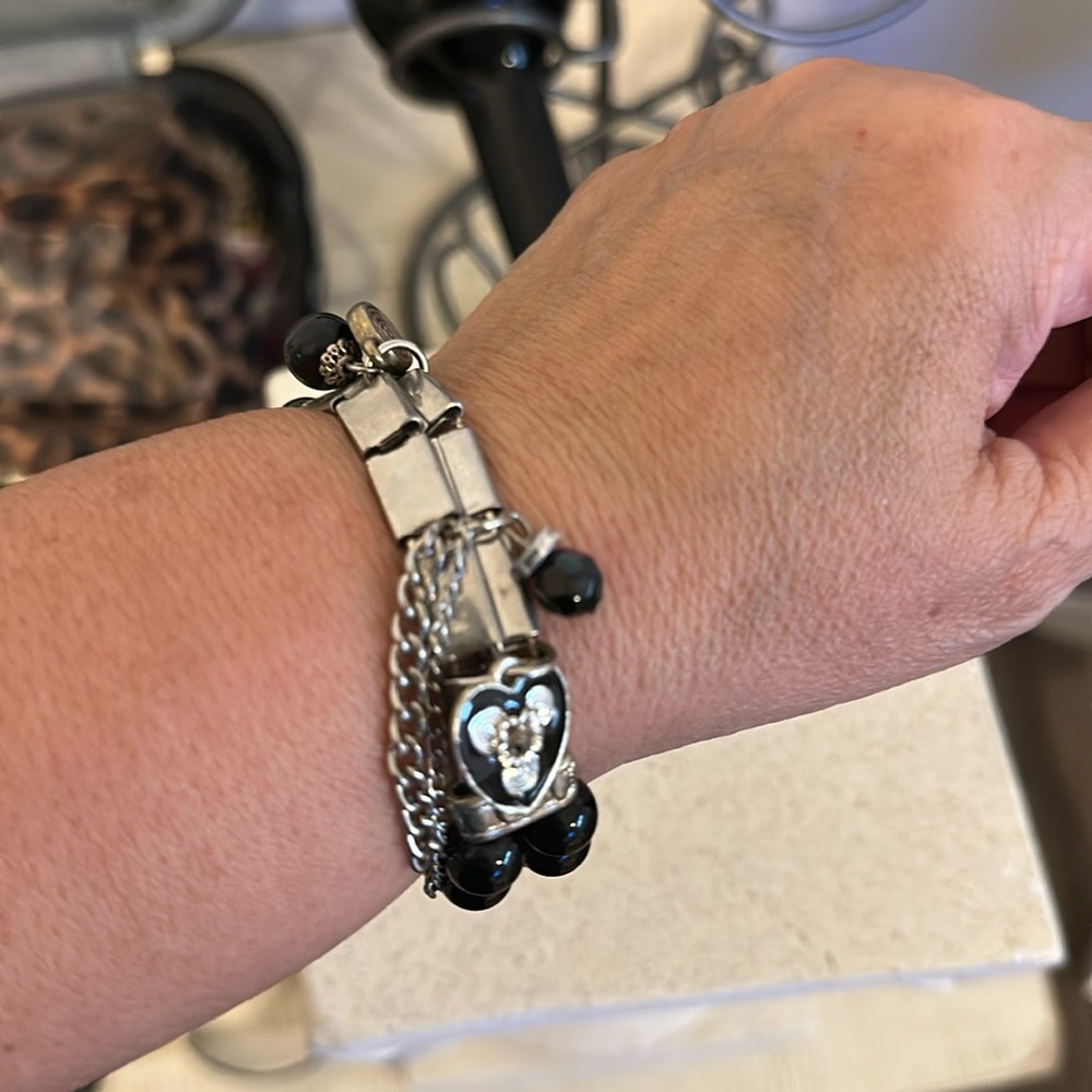 Stretchable Bracelet. Silver and black